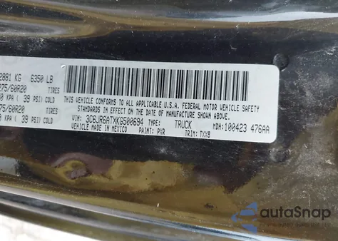 2019 Ram 1500 Classic Express Regular Cab 4X2 6'4 Box z USA, uszkodzony, nr VIN 3C6JR6ATXKG500694